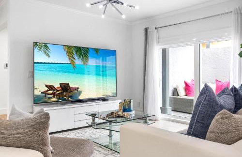 Spectacular Miami- Htd Pool,5 Bdrooms ,MiniGolf, Playground, Baby Items, BBQ - Photo 12