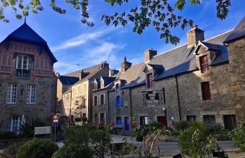 Quai du Val is a Charming Pet and Family Friendly Riverside Gite in Lehon close to Dinan Sleeps 7 - Photo 12