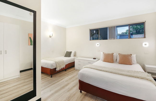 Smugglers on the Beach - Foto 2