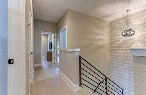 Chic & Spacious 4 Bedroom 3 Full Bathrooms Retreat in West Tampa and Pvt Backyard - Foto 27