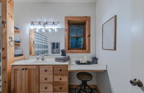 Bear Pause Cabin 3 BR/3BA Amazing view of the Lake - Foto 11