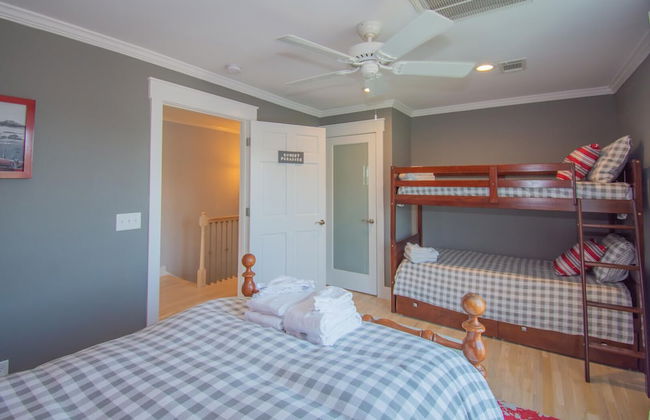 5 Bed Sleeps 12 With Water Views - Photo 5