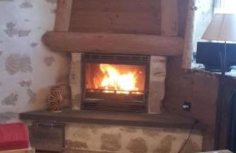 GITE DE MONTAGNE "LE CALOU" AVEC CHEMINEE ET JACUZZI situé à St Laurent-en-Grandvaux - Foto 4