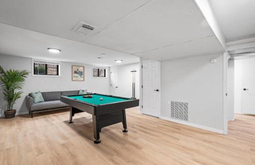 Stylish and Accessible Six Bedroom Home in Wexford/Pittsburg With Kids Amenities - Foto 38