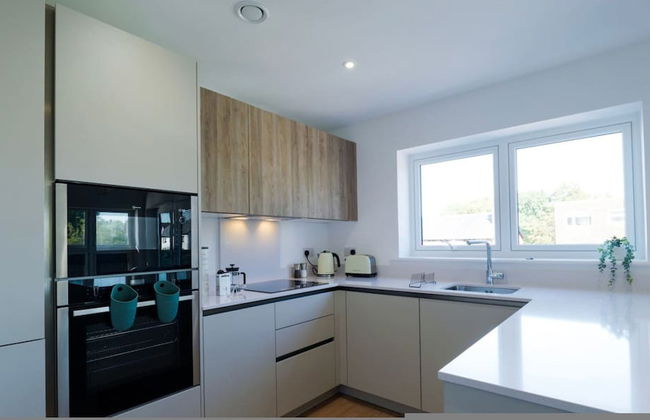 Luxury Manchester Apartment - Pink - Photo 3