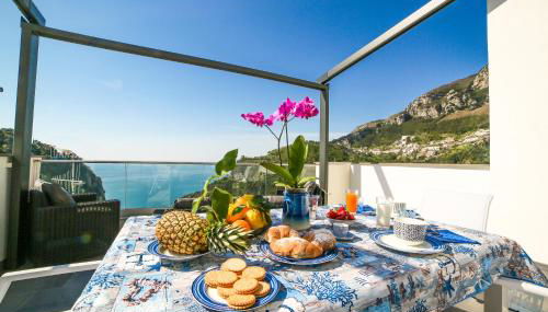 Admiring Amalfi - Photo 5