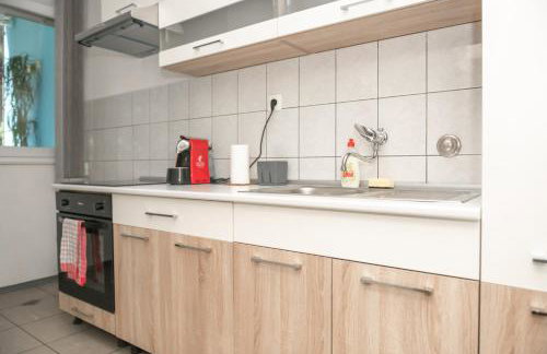 Sunny & Spacious, 2 BR apartment with free parking - Photo 10