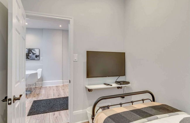 Casa Queen-Unique 2BR Suite- Leslieville - Foto 1