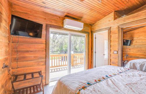 Tranquil Suite with Porch Less Than 2 Mi to Cedar Lakes! - Foto 10