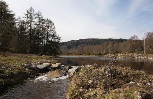 2-bed Cottage With Hot Tub at Loch Achilty, Nc500 - Foto 6