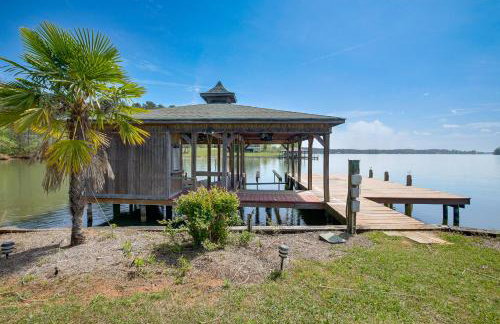 Dock and Fire Pit Stunning Lake Sinclair Home! - Foto 24