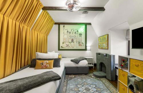 Castle Stay by Gathering Place Hot Tub & Fire Pit - Foto 35