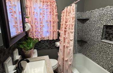 Akron Abode - 2pm Check In & Out - Foto 8