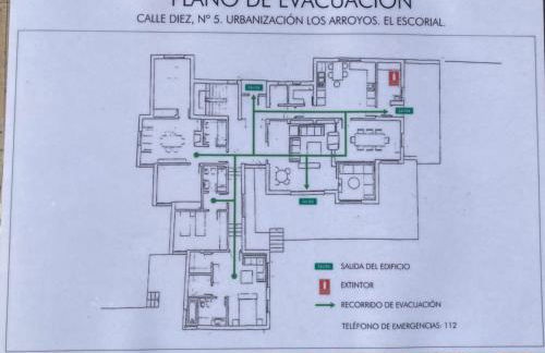 Chalet con piscina vistas y salida a parque natural - Foto 2