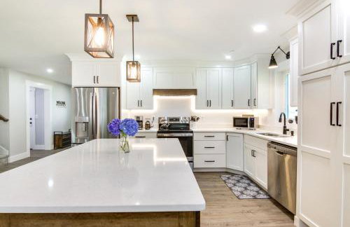 Hot Tub Haven 2 Mi to Beach! Christys Cottage - Foto 6