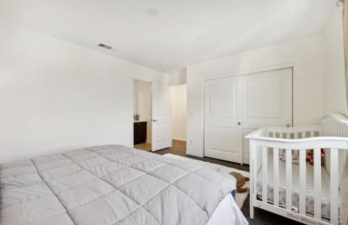 Entire Private Home with 5 Bedrooms 3 Bathrooms, 3000 sqft, Gated Yard, Garage, Nice View, Available Now - Foto 20