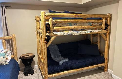 Helen, GA Bear Paw Haus 4 bdrm, sleeps 10, fire pit, pool table, on Golf course - Foto 19