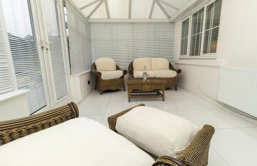 Free Driveway Parking, 3 Double Bedroom House, Quiet Private Estate, Fast WIFI, Ideal for Long Term Contractor, etc Stays, 3 miles 7 mins drive to Nissan, 15 mins to Sunderland Newcastle, Regular Housekeeping Options - See Our Site for Assurance - Foto 5