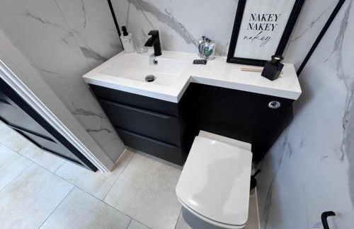 The Hide Away By The Garden Spa Stays - Hot Tub - Foto 5