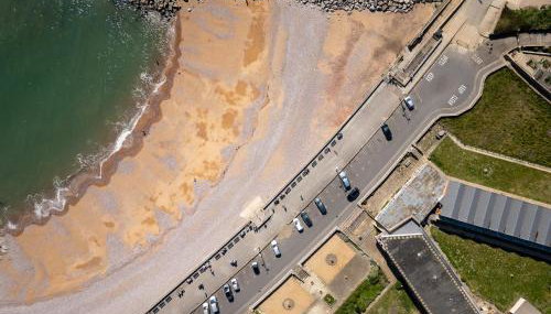 NEW Beachfront Apartment slps 4, West Bay, Dorset - Foto 4