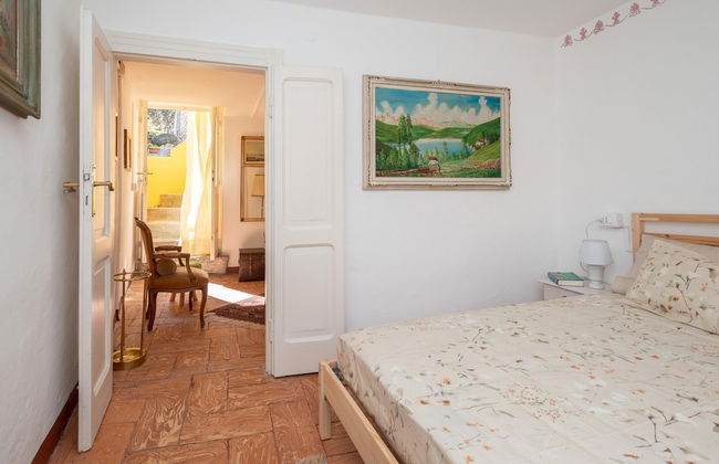 Cottage on the Lake in Lezzeno - Photo 2