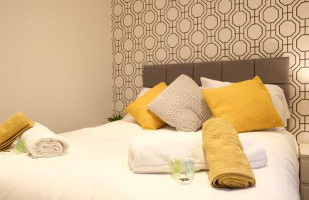 Lovely 2 Bed Apartment w Garden near Northampton - Photo 36