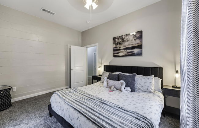 Stockyards- 4min Pet Friendly 3BR Luxe Gem - Foto 26