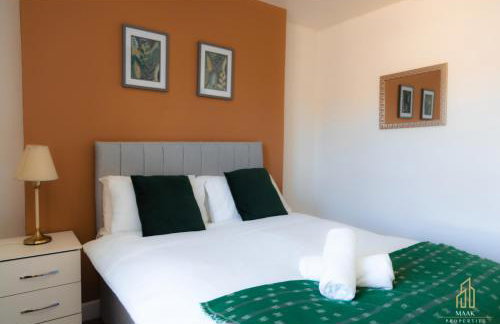 Modern 2BR Apartment - Prime Location Near Beach & Town - Sleeps 5 - Foto 8