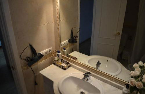 Céntrico y amplio apartamento 100% equipado - Foto 19