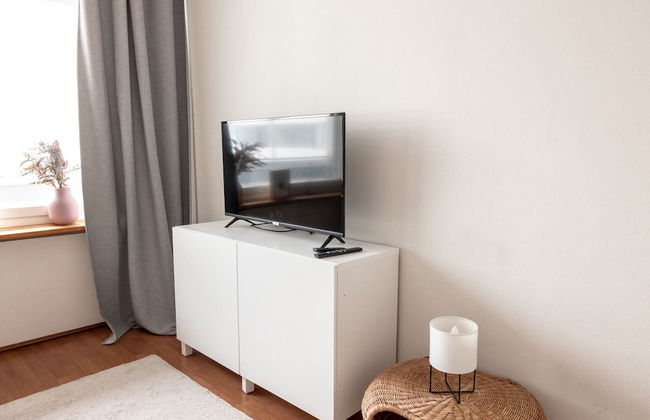 2ndhomes Cozy 1BR Apartment with Balcony - Photo 9