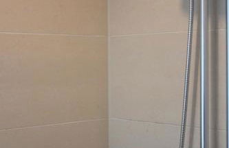 R B Apartment Hamburg Duo - perfekt für Monteure - Küchenzeile - Smart TV - Bad mit Toilette und Dusche auf dem Flur gegenüber des Zimmers zur Alleinnutzung - Foto 15