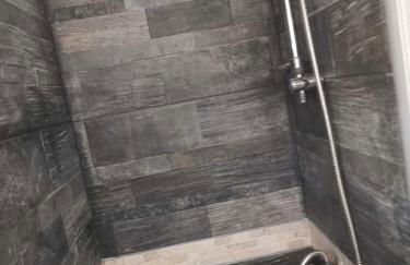 Appartement T1bis avec jardinet au calme - Photo 14