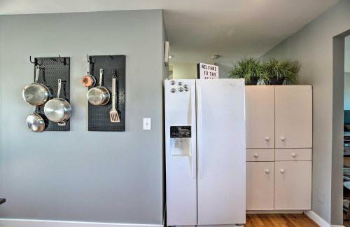 Lakefront Family Retreat with Grill Steps to Beach! - Foto 12