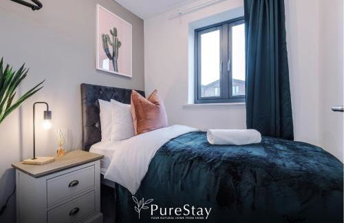 Spacious 5-bedroom Contractor House Sleeps 7 with Parking by PureStay - Foto 4