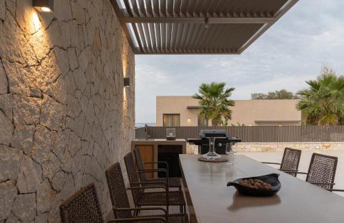 Athina Luxury Villa, with Pool & Walk to the Beach, By ThinkVilla - Foto 21
