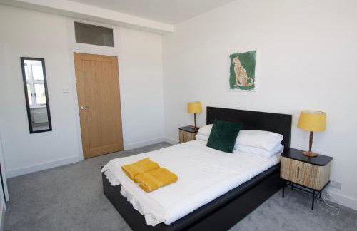 Beautiful large 3-bed coastal flat with parking. - Foto 42