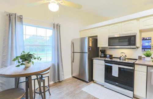 Salty Tide Getaway - Nightlife, Pool, Play, Beach - Foto 25