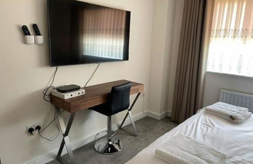 MODERN 4 BEDROOM HOUSE WITH GARDEN & PARKING - Foto 42