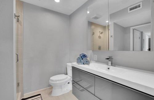 Family 4BR Home 15 min to Disneyland & Beach - Foto 5