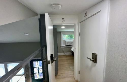 Tiny Private Room #5 in Shared 5BR House with Other Guests - Foto 13