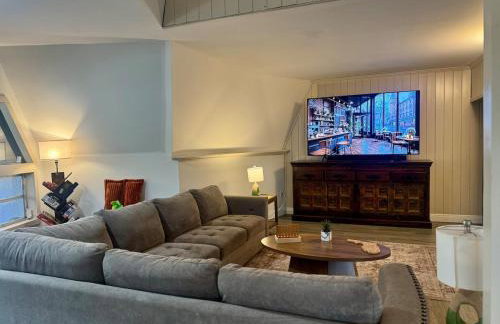 DeLand Dome House- 98 Inch TV - Open Kitchen - Near Bridle Oaks - Photo 19