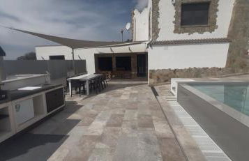 Villa Oasis entre Viñedos cerca de Barcelona con A A y piscina climatizada - Foto 4