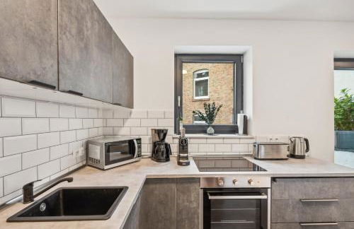 maremar - Design im Zentrum - 2 Schlafzimmer - Luxus Boxspringbetten - Küche - Arbeitsplätze & Highspeed WLAN - Balkon - Foto 7