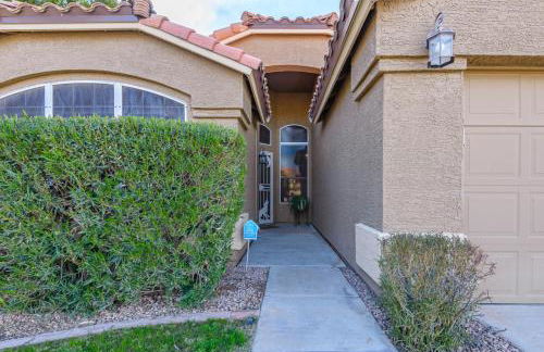 Luxe Desert-Chic 3BR with Heated Pool, Spa, and Grill - Foto 44