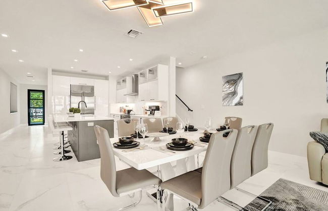 4BR w htd Pool Walk to Las Olas 5mins to Beach - Foto 9