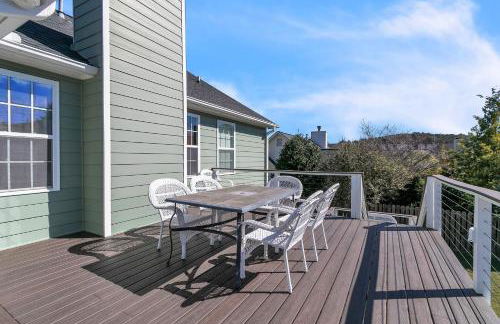 Modern 6BR Haven with Playroom, Gym & Deck! home - Photo 5