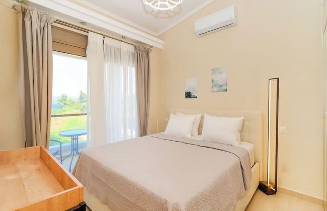 Luxurious 4-bedroom Villa With Private Pool in Kassandra, Halkidiki - Photo 8