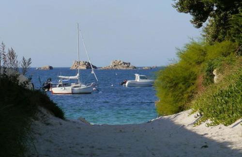 Villa in Primel with Sea View and Beach Access - Photo 46