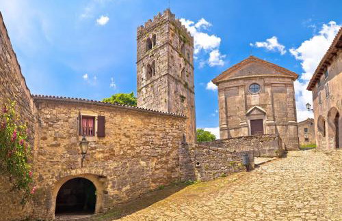 Stone Villa Galant with Pool - Happy Rentals - Foto 43