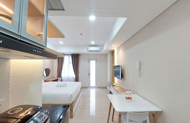 Good Deal and Strategic Studio at Podomoro City Deli Medan Apartment - Foto 3